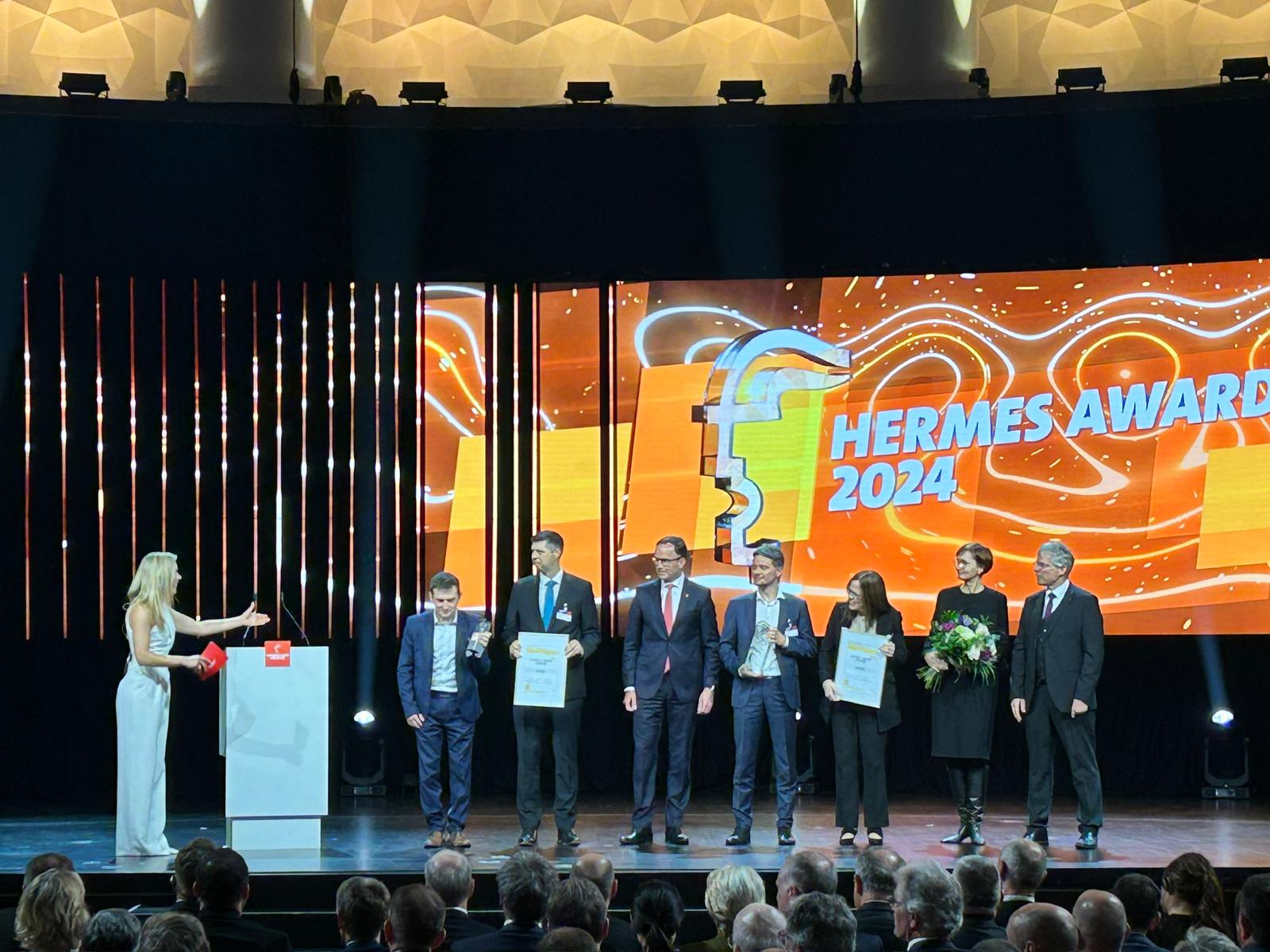 Dr. Ines Marbach bei der Moderation des HERMES AWARD