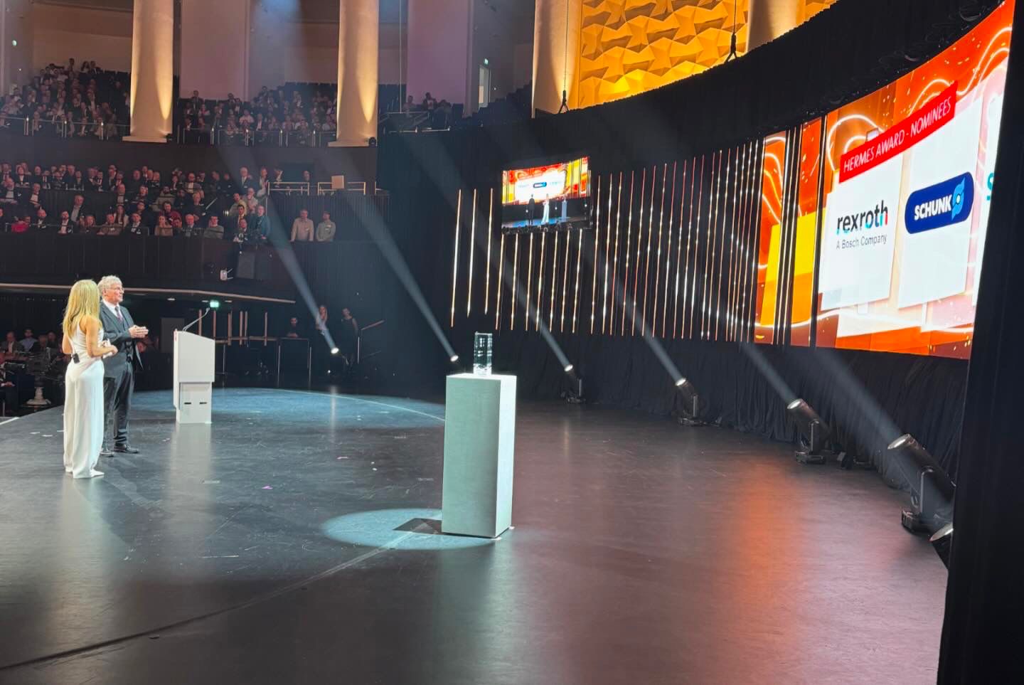 Dr. Ines Marbach auf der Bühne der HANNOVER MESSE 2024