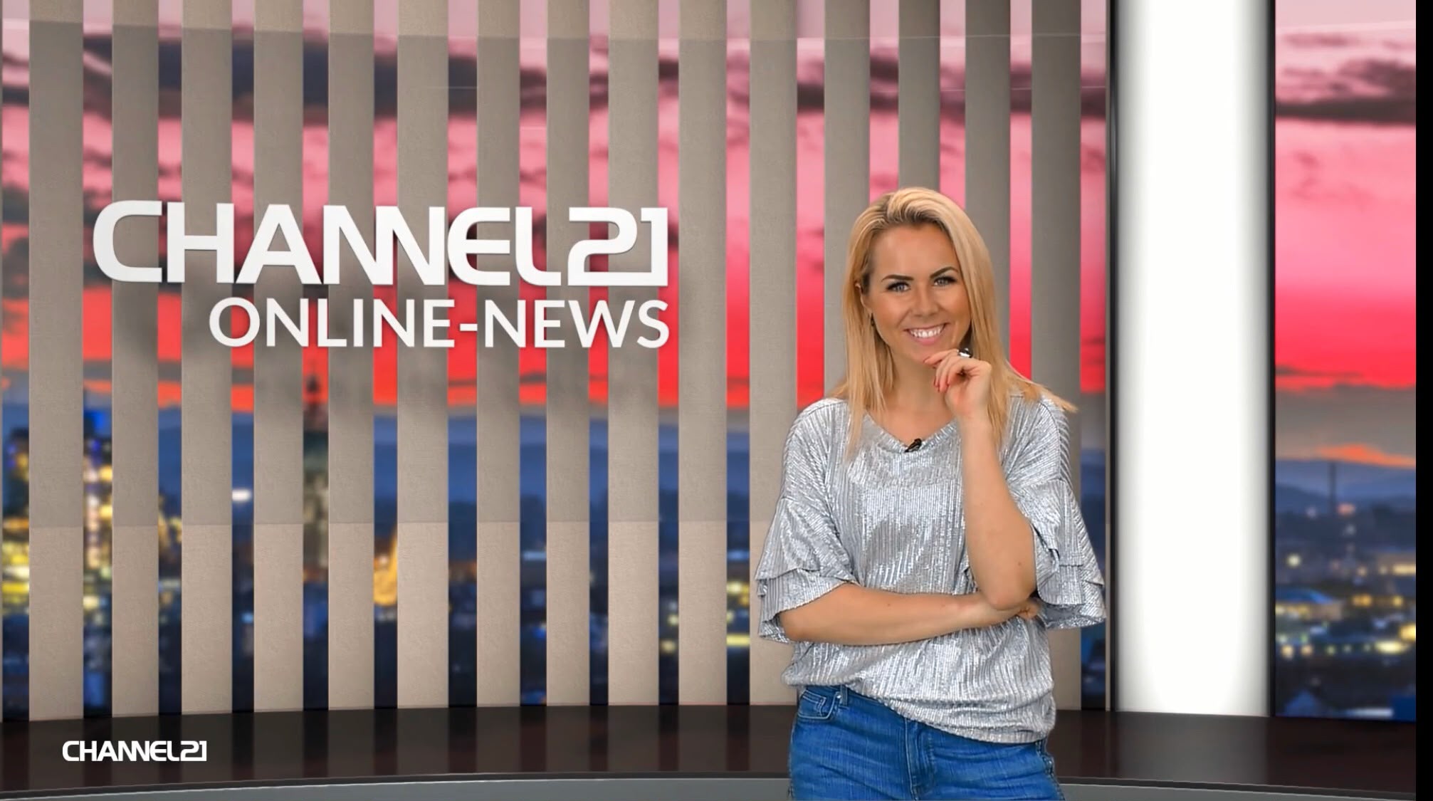 Dr. Ines Marbach presenting Channel21 News / Dra. Ines Marbach presenta Channel21 News
